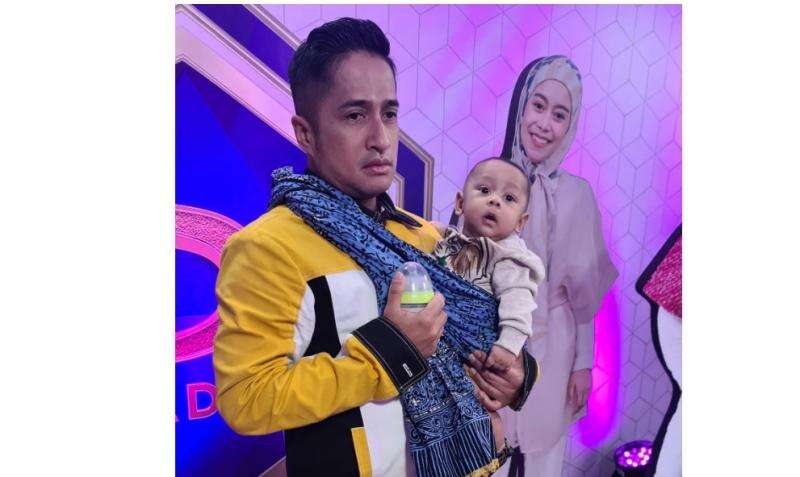 Irfan Hakim Unggah Foto Gendong Baby Leslar, Netizen: Keren Pengasuhnya