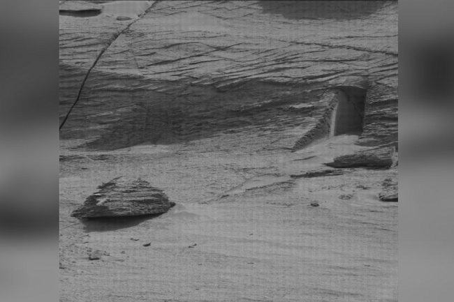 Gempar! Temuan `Pintu Alien` di Mars, Makam Luar Angkasa Yesus?